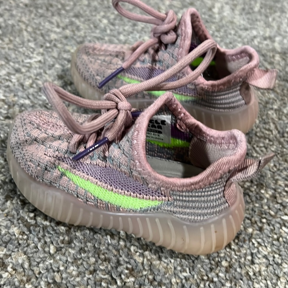 Size 5/6 sneakers. designer wannabe’s.